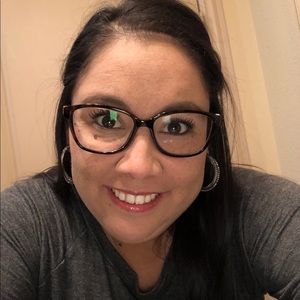 Meet your Posher, Debbie